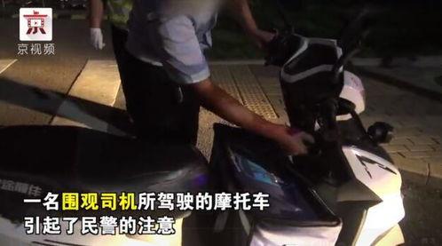 吃瓜群众围观起哄,揭秘网络舆论场的热闹背后