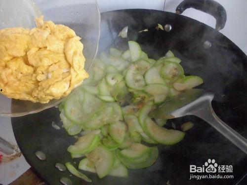 西葫芦瓜生吃怎么吃,西葫芦瓜生吃的多种美味吃法