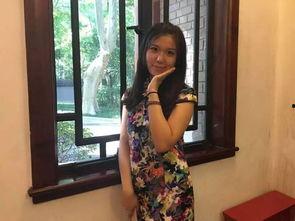 主播吃西湖瓜,夏日美味尽享时光